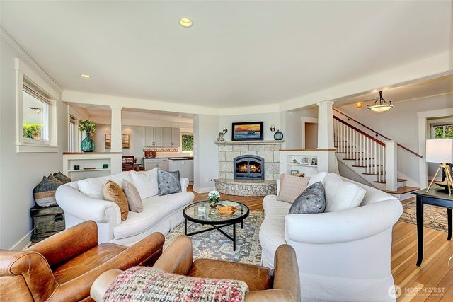1712 Arch Avenue SW, Seattle, WA 98116