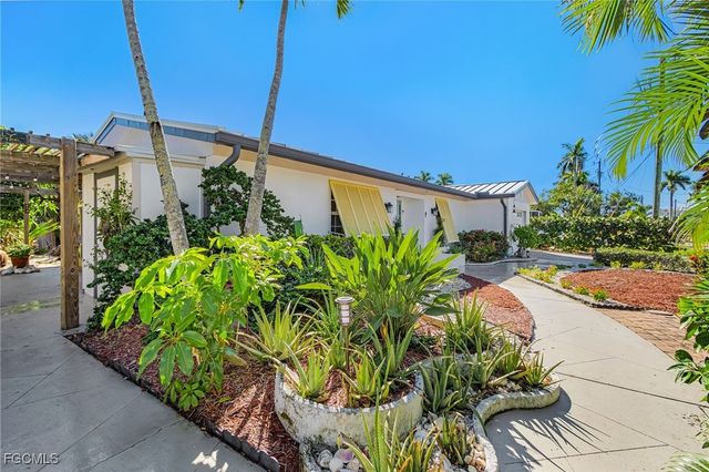 11860 Island AVE, Matlacha, FL 33993