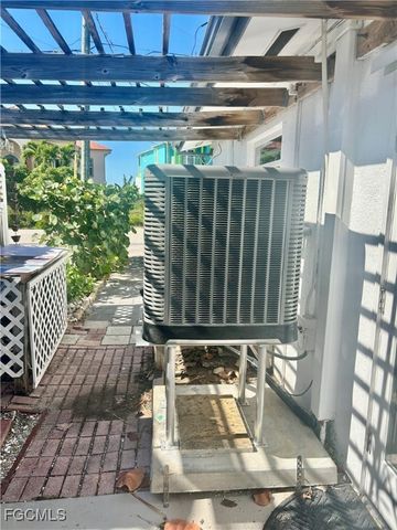 11860 Island AVE, Matlacha, FL 33993