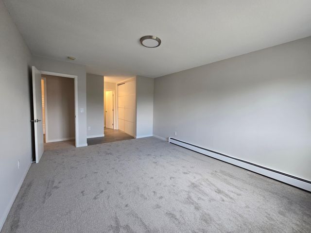 2005 E 122nd Street A23, Burnsville, MN 55337