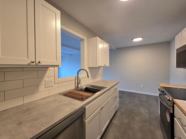 2005 E 122nd Street A23, Burnsville, MN 55337