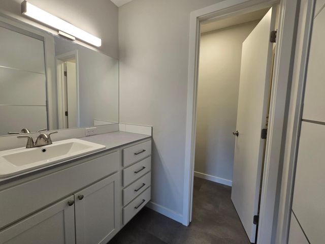 2005 E 122nd Street A23, Burnsville, MN 55337