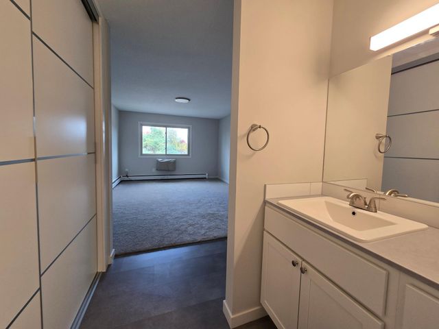 2005 E 122nd Street A23, Burnsville, MN 55337