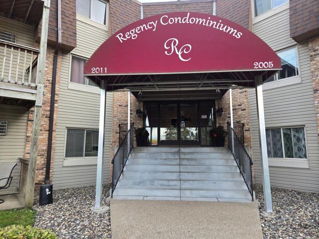 2005 E 122nd Street A23, Burnsville, MN 55337