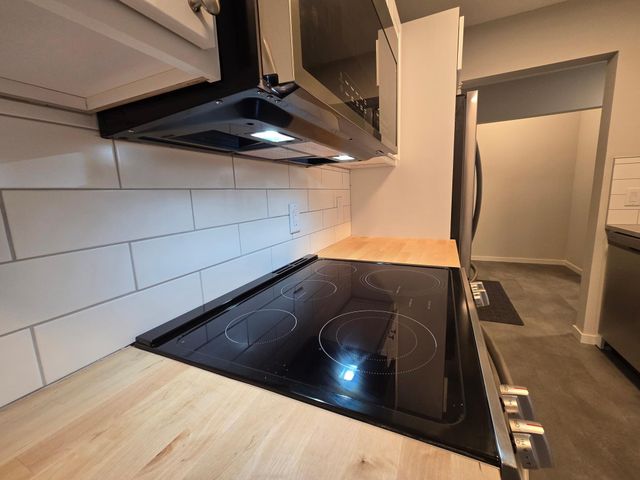 2005 E 122nd Street A23, Burnsville, MN 55337