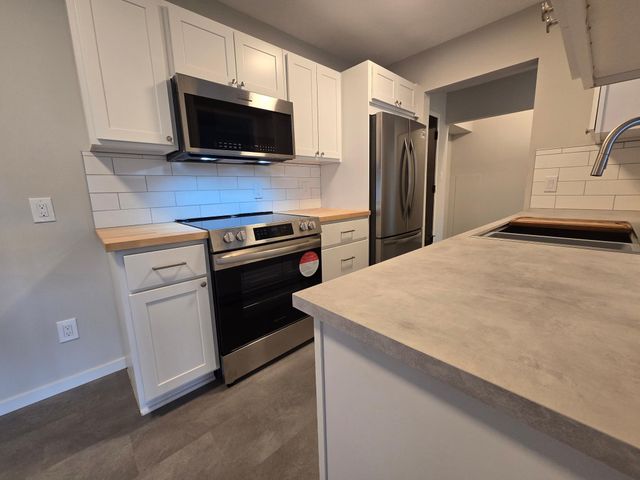 2005 E 122nd Street A23, Burnsville, MN 55337