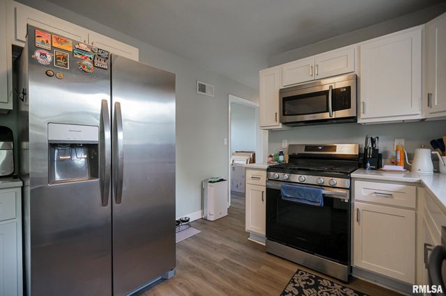 911 E GLEN Avenue, Peoria Heights, IL 61616