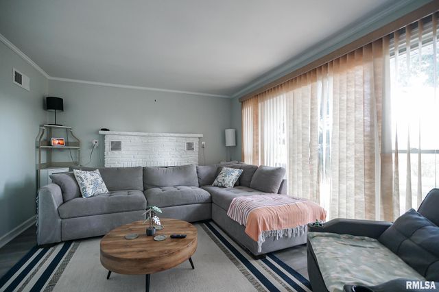 911 E GLEN Avenue, Peoria Heights, IL 61616