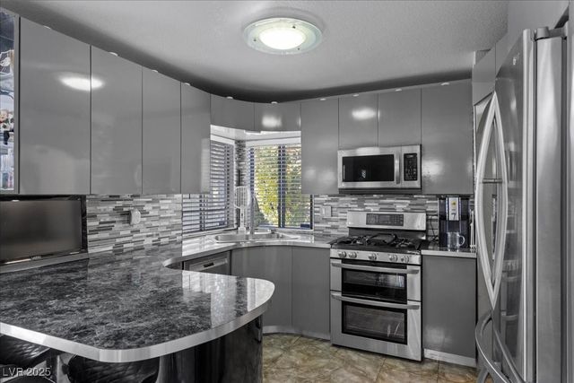 7625 Raven Hills Drive, Las Vegas, NV 89149