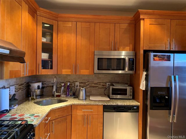 2564 Paulding Avenue, Bronx, NY 10469