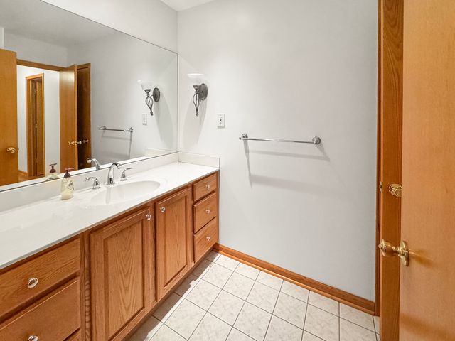 1105 Summit Drive, Lockport, IL 60441