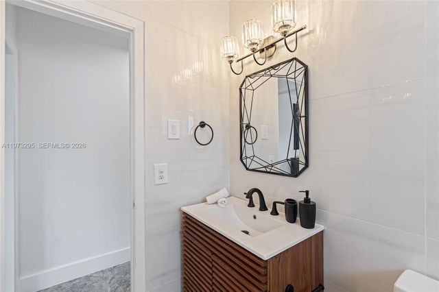 5900 NE 15th Ave, Fort Lauderdale, FL 33334