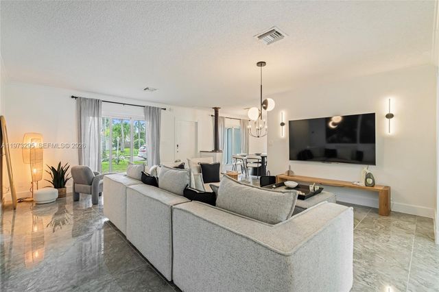 5900 NE 15th Ave, Fort Lauderdale, FL 33334