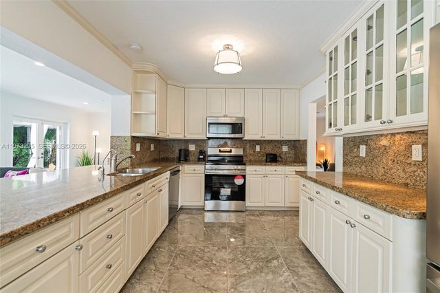 5900 NE 15th Ave, Fort Lauderdale, FL 33334