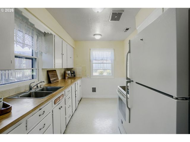 2226 N SUMNER St, Portland, OR 97217