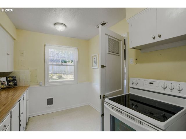 2226 N SUMNER St, Portland, OR 97217