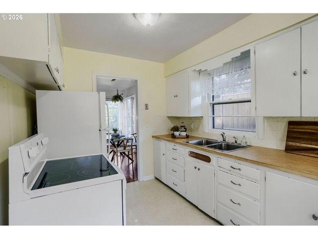 2226 N SUMNER St, Portland, OR 97217