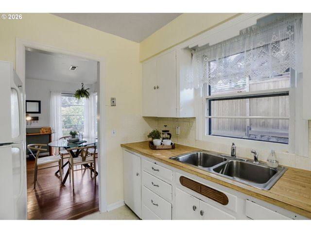 2226 N SUMNER St, Portland, OR 97217