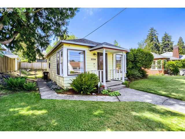 2226 N SUMNER St, Portland, OR 97217