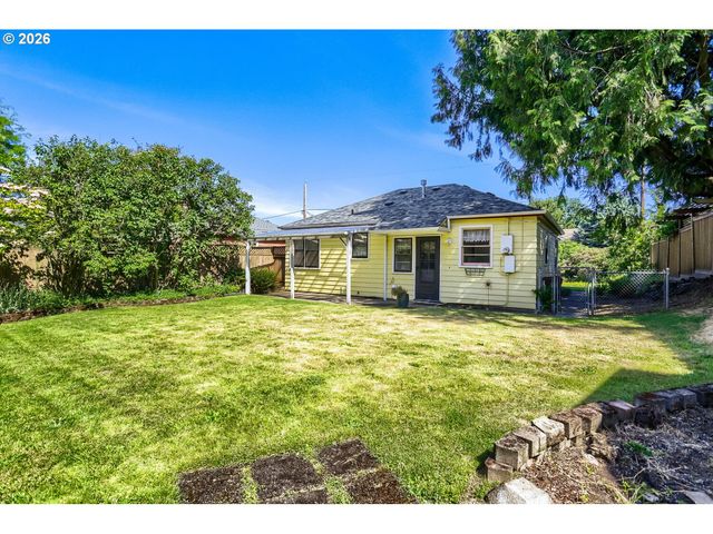 2226 N SUMNER St, Portland, OR 97217