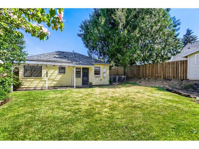 2226 N SUMNER St, Portland, OR 97217