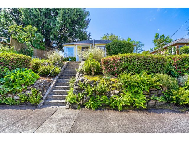 2226 N SUMNER St, Portland, OR 97217