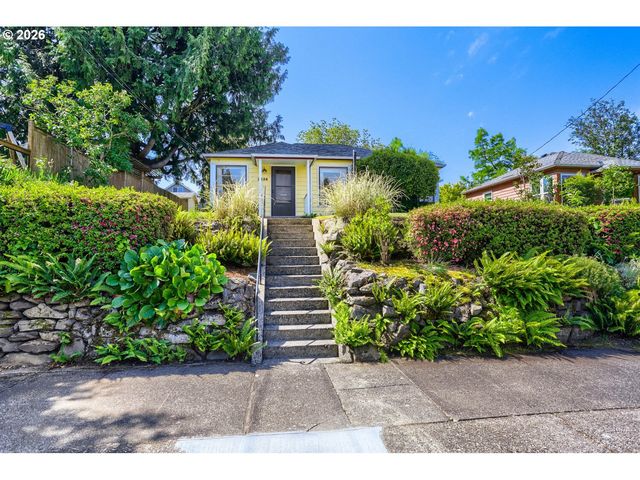 2226 N SUMNER St, Portland, OR 97217