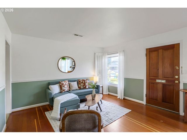 2226 N SUMNER St, Portland, OR 97217