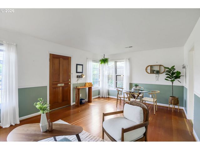 2226 N SUMNER St, Portland, OR 97217