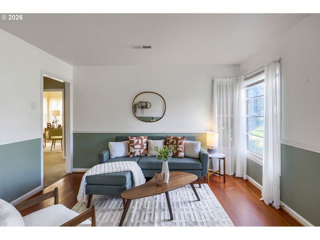2226 N SUMNER St, Portland, OR 97217