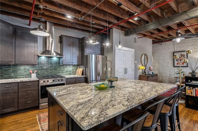 585 White Circle 402, Athens, GA 30605