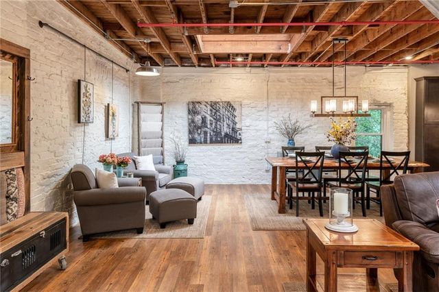 585 White Circle 402, Athens, GA 30605