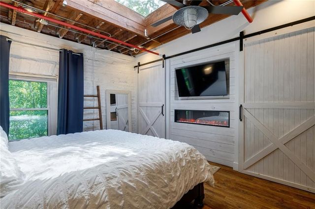 585 White Circle 402, Athens, GA 30605