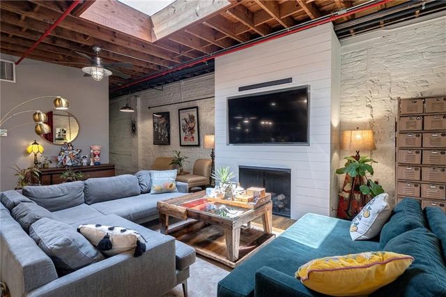 585 White Circle 402, Athens, GA 30605