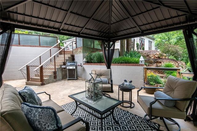 585 White Circle 402, Athens, GA 30605