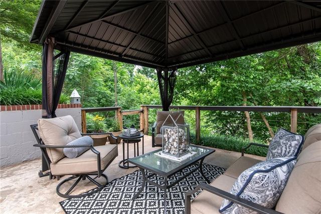 585 White Circle 402, Athens, GA 30605