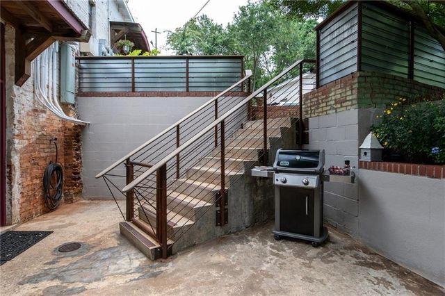 585 White Circle 402, Athens, GA 30605