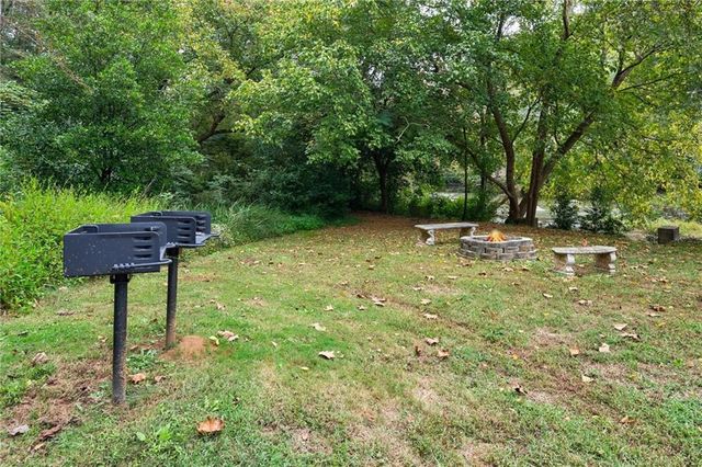 585 White Circle 402, Athens, GA 30605