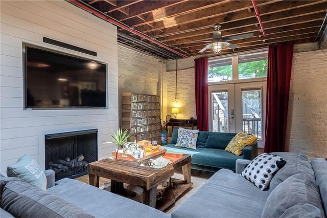 585 White Circle 402, Athens, GA 30605