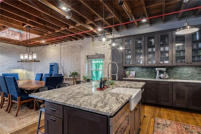 585 White Circle 402, Athens, GA 30605