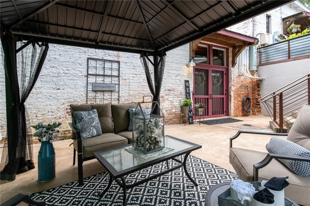 585 White Circle 402, Athens, GA 30605