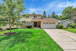 2308 Queens Court, Bettendorf, IA 52722