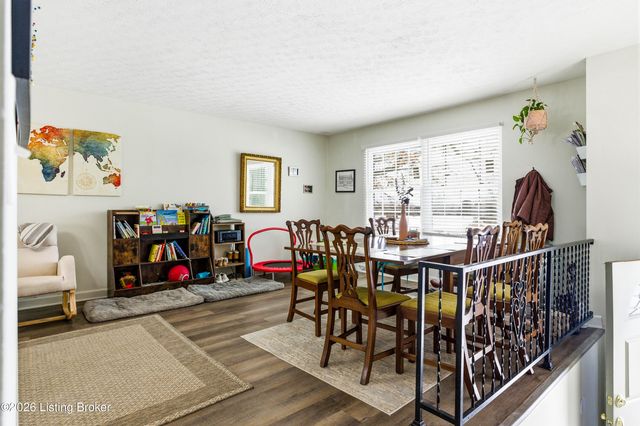 907 Rhonda Ct, Radcliff, KY 40160