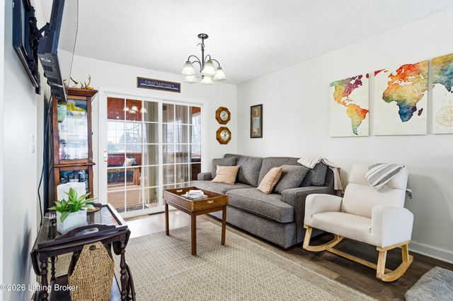 907 Rhonda Ct, Radcliff, KY 40160