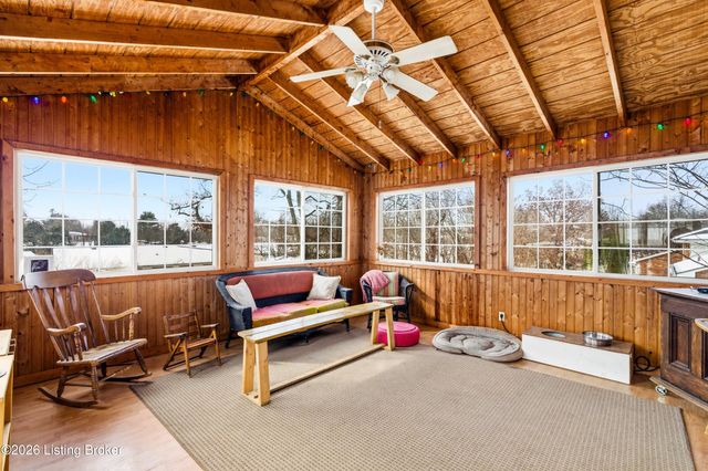 907 Rhonda Ct, Radcliff, KY 40160