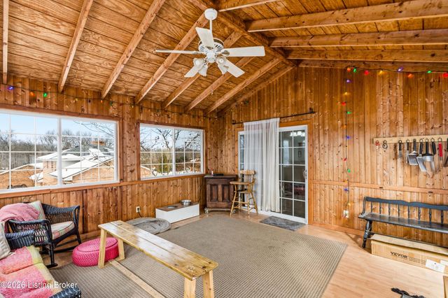 907 Rhonda Ct, Radcliff, KY 40160