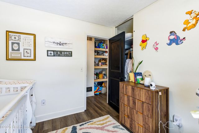 907 Rhonda Ct, Radcliff, KY 40160