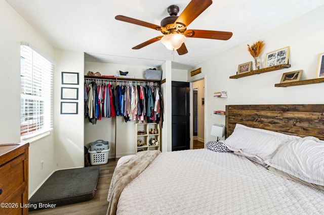 907 Rhonda Ct, Radcliff, KY 40160