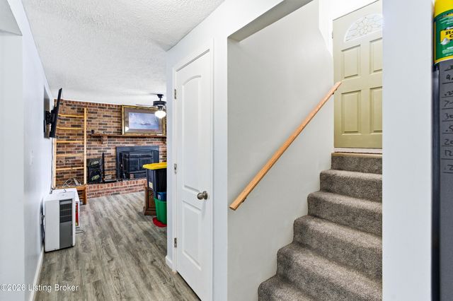 907 Rhonda Ct, Radcliff, KY 40160