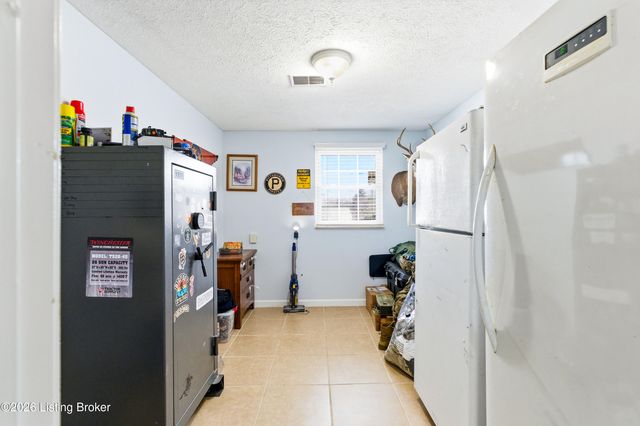 907 Rhonda Ct, Radcliff, KY 40160